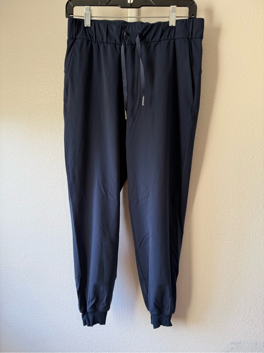 Lululemon women’s lightweight joggers